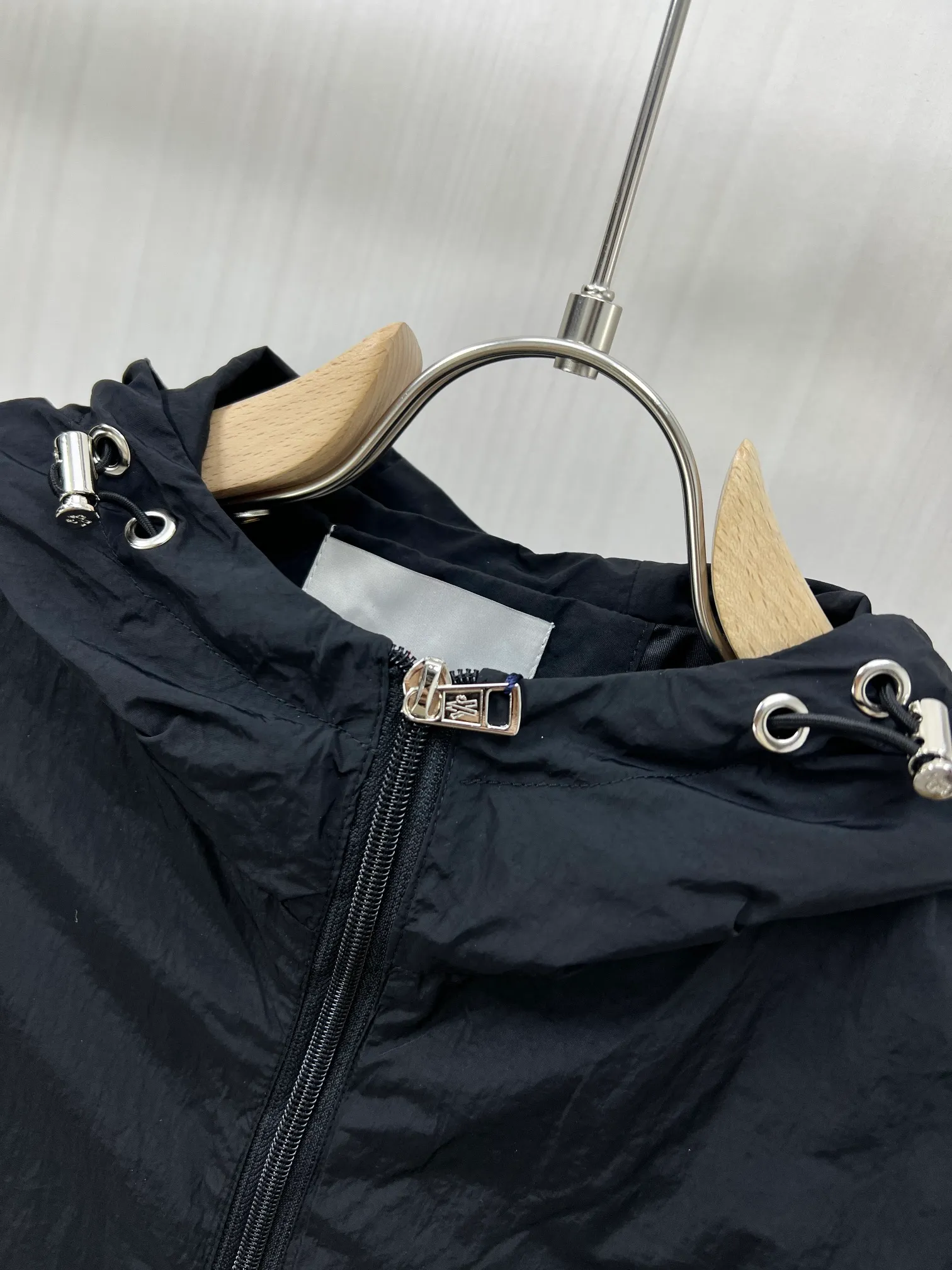 。MONCLER 2026FW ， ， 。 ， 。10 ， ， ， ， 。 ， ， ， ， ， ！ ， ， ， ， 。 ， ， ， 。 ， ！ ， Classic ！ ， ， ， 。 ， 。 HS。Sizes：M-3XL